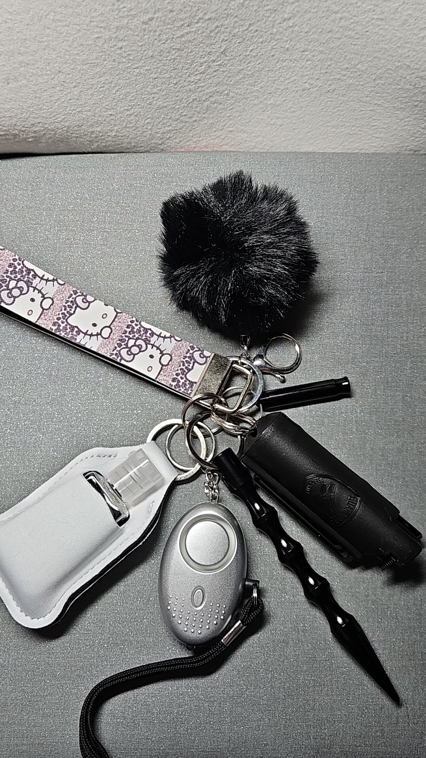 Black hello kitty safety keychain